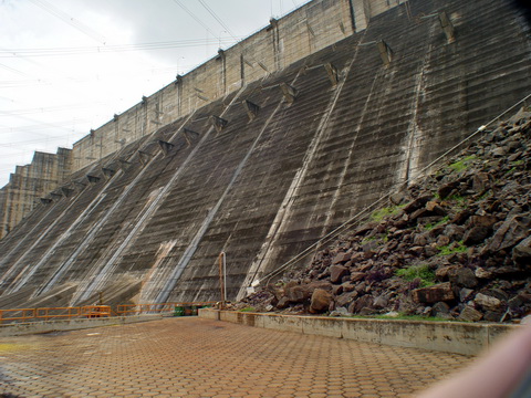 A imponente barragem